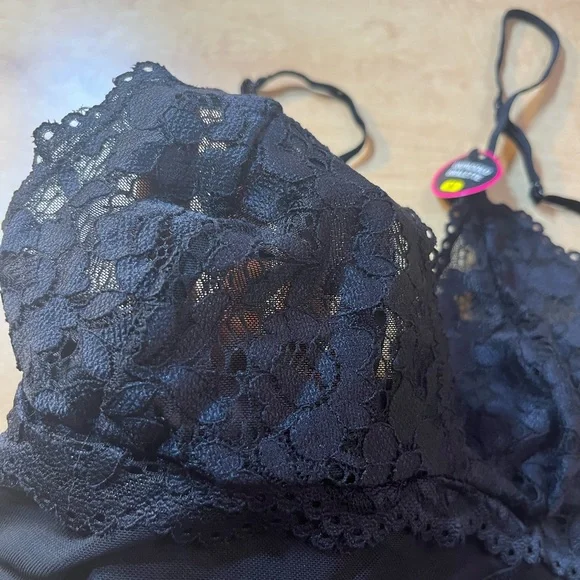 Rene Rofe Black Lace Bralette lingerie Medium NWT 
Unpadded 
Style/color: B8624 - Picture 6 of 11